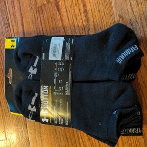 Under armour no show socks large